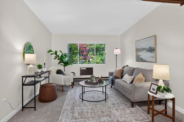74 Beach St 5-12, Woburn, MA 01801