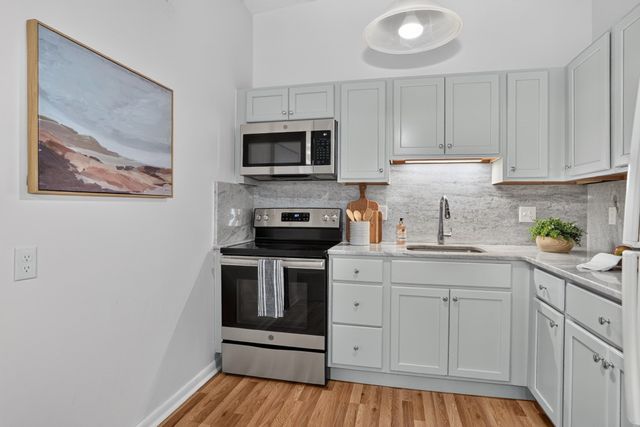 74 Beach St 5-12, Woburn, MA 01801
