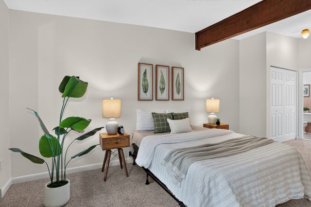 74 Beach St 5-12, Woburn, MA 01801