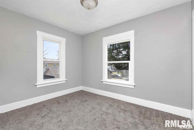 2209 - 2211 FARNAM Street, Davenport, IA 52803