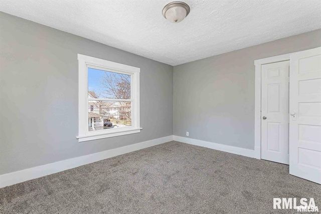 2209 - 2211 FARNAM Street, Davenport, IA 52803