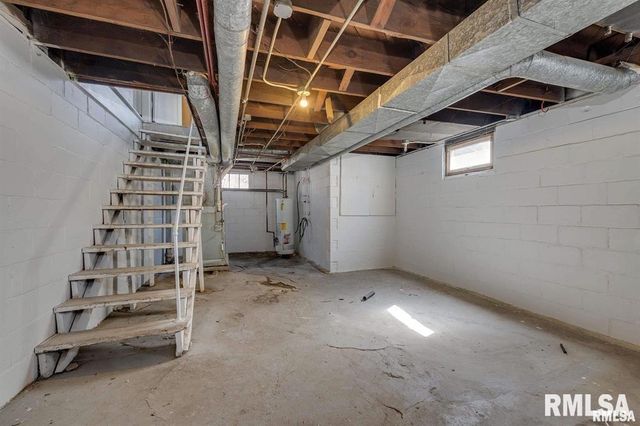 2209 - 2211 FARNAM Street, Davenport, IA 52803