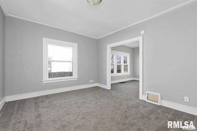 2209 - 2211 FARNAM Street, Davenport, IA 52803