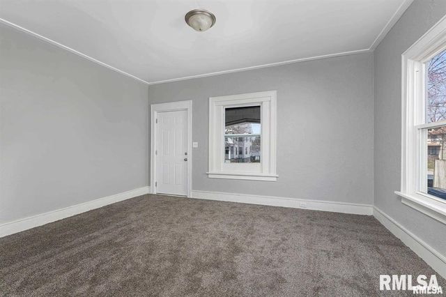 2209 - 2211 FARNAM Street, Davenport, IA 52803