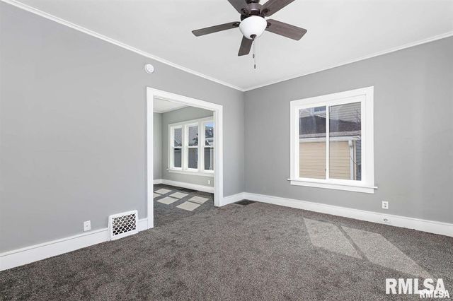 2209 - 2211 FARNAM Street, Davenport, IA 52803