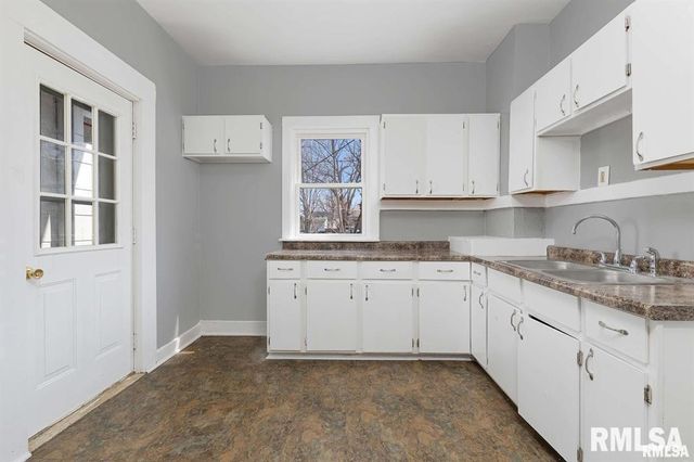 2209 - 2211 FARNAM Street, Davenport, IA 52803