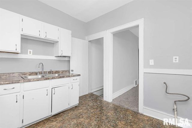 2209 - 2211 FARNAM Street, Davenport, IA 52803