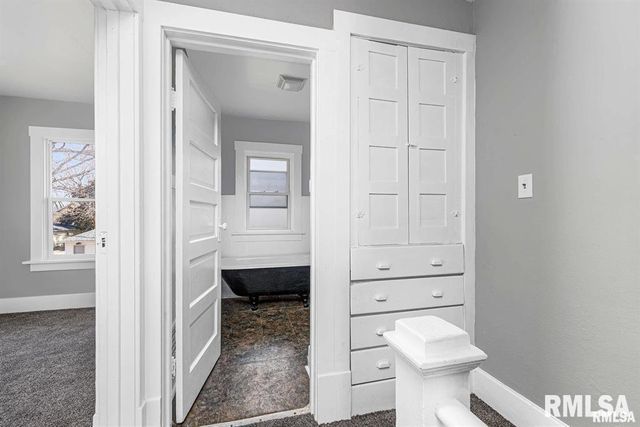 2209 - 2211 FARNAM Street, Davenport, IA 52803