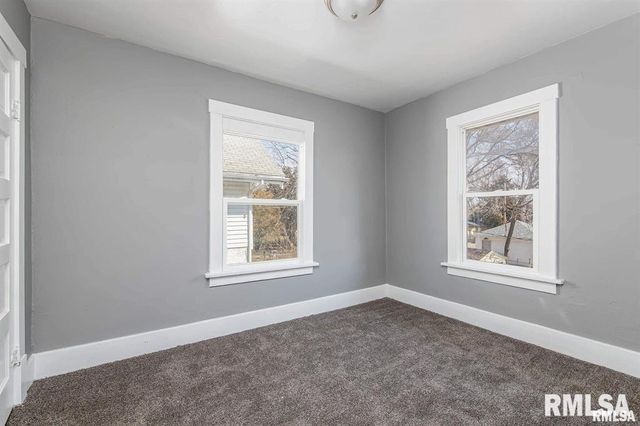 2209 - 2211 FARNAM Street, Davenport, IA 52803