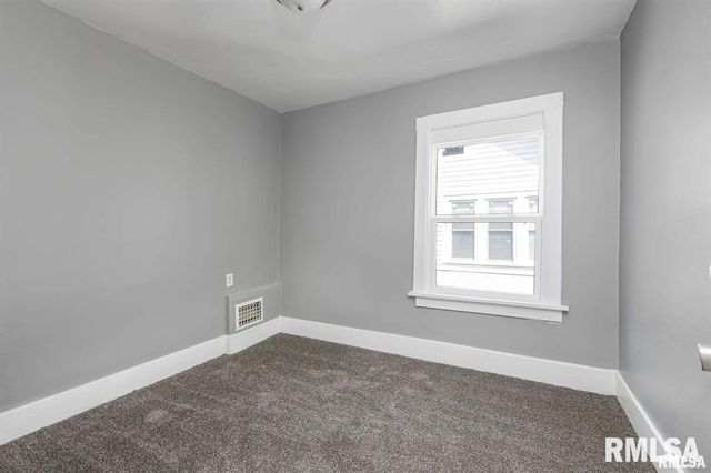 2209 - 2211 FARNAM Street, Davenport, IA 52803