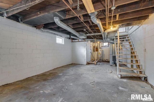 2209 - 2211 FARNAM Street, Davenport, IA 52803