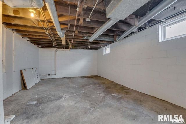 2209 - 2211 FARNAM Street, Davenport, IA 52803