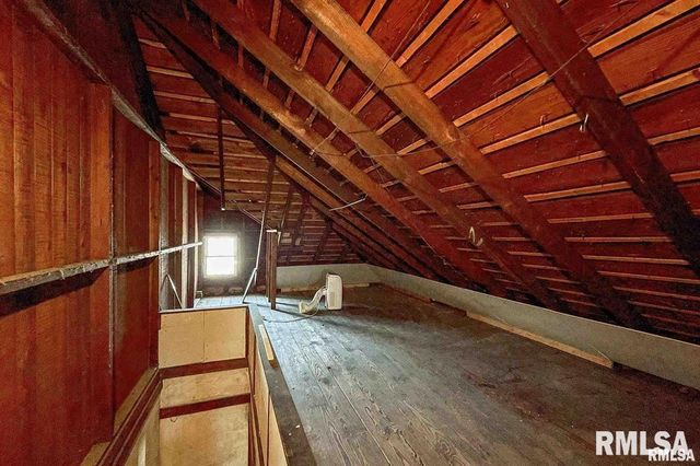 2209 - 2211 FARNAM Street, Davenport, IA 52803