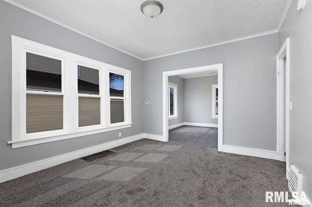 2209 - 2211 FARNAM Street, Davenport, IA 52803