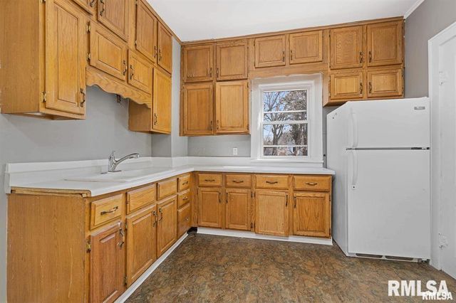 2209 - 2211 FARNAM Street, Davenport, IA 52803