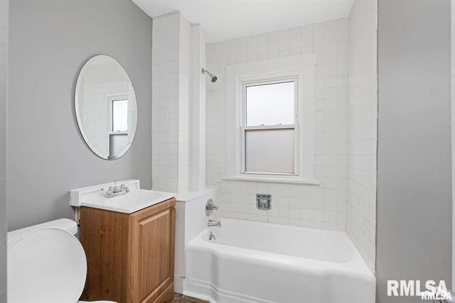 2209 - 2211 FARNAM Street, Davenport, IA 52803