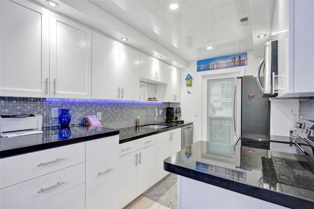 2600 Diana Dr 110, Hallandale Beach, FL 33009