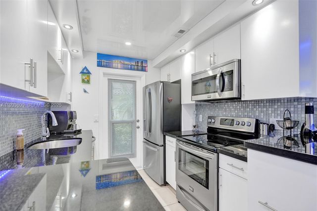 2600 Diana Dr 110, Hallandale Beach, FL 33009