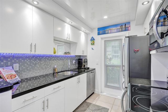 2600 Diana Dr 110, Hallandale Beach, FL 33009