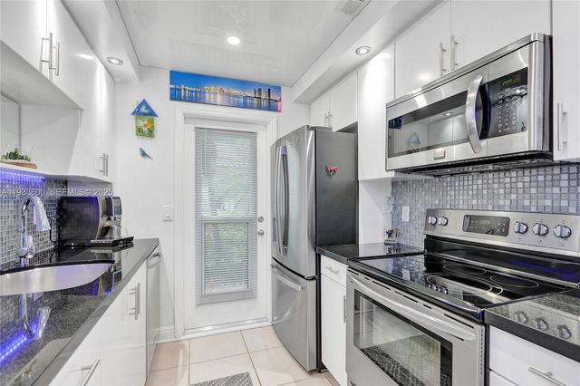 2600 Diana Dr 110, Hallandale Beach, FL 33009