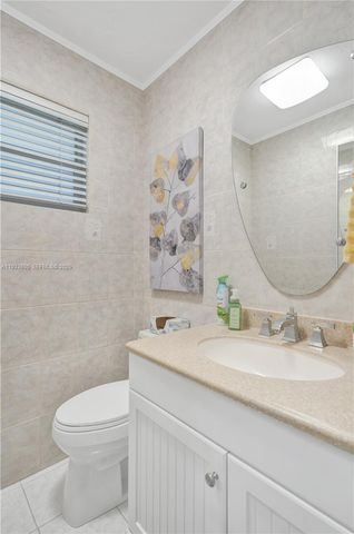 2600 Diana Dr 110, Hallandale Beach, FL 33009