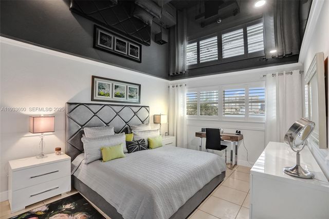 2600 Diana Dr 110, Hallandale Beach, FL 33009