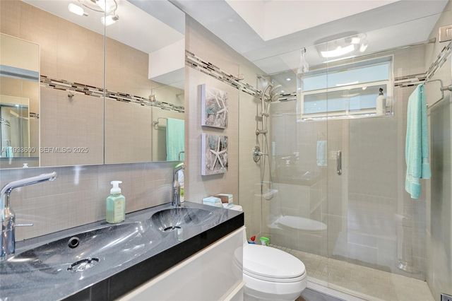 2600 Diana Dr 110, Hallandale Beach, FL 33009