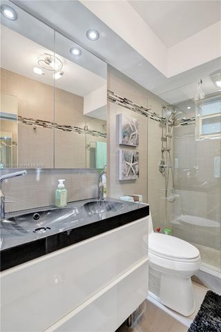 2600 Diana Dr 110, Hallandale Beach, FL 33009