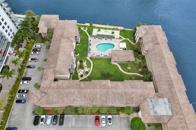 2600 Diana Dr 110, Hallandale Beach, FL 33009