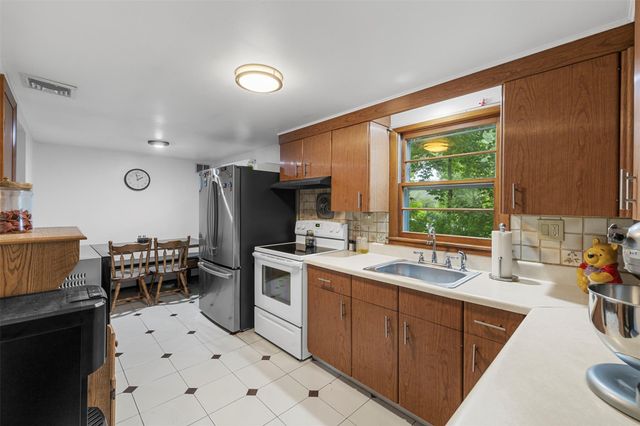 29 Chestnut Street, Poughkeepsie, NY 12601