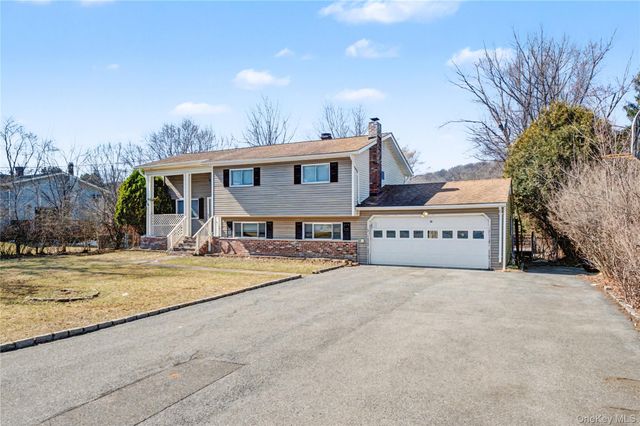46 Merriewold Lane N, Monroe, NY 10950