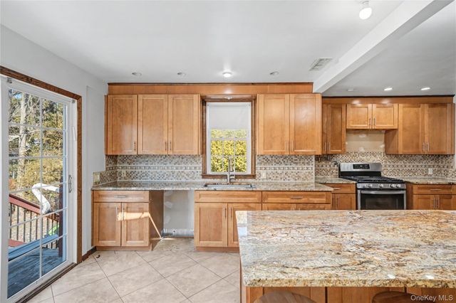 46 Merriewold Lane N, Monroe, NY 10950