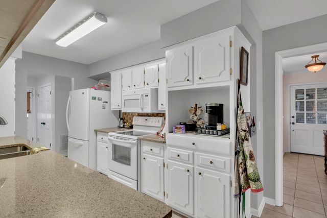 306 Raintree Dr, Hendersonville, TN 37075