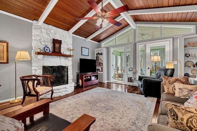 306 Raintree Dr, Hendersonville, TN 37075