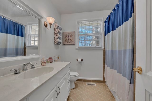 306 Raintree Dr, Hendersonville, TN 37075