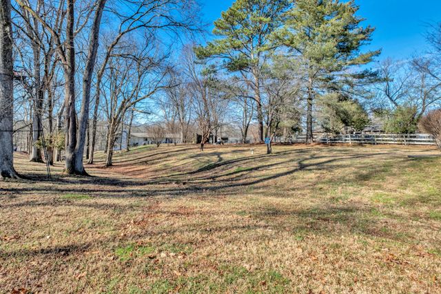 306 Raintree Dr, Hendersonville, TN 37075