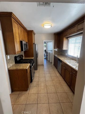 1642 S Bedford, Los Angeles, CA 90035