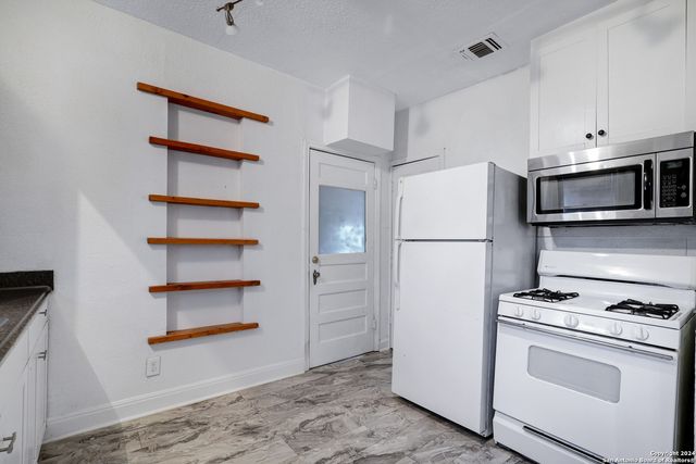 255 Natalen Ave Apt 202, San Antonio, TX 78209