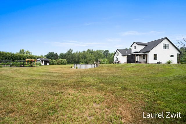 2281 N Green Creek Road, Fruitland Twp, MI 49445