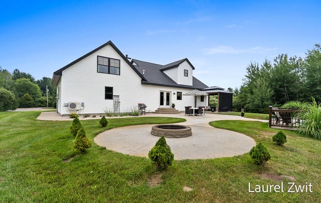 2281 N Green Creek Road, Fruitland Twp, MI 49445