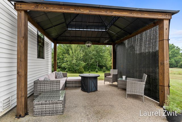 2281 N Green Creek Road, Fruitland Twp, MI 49445