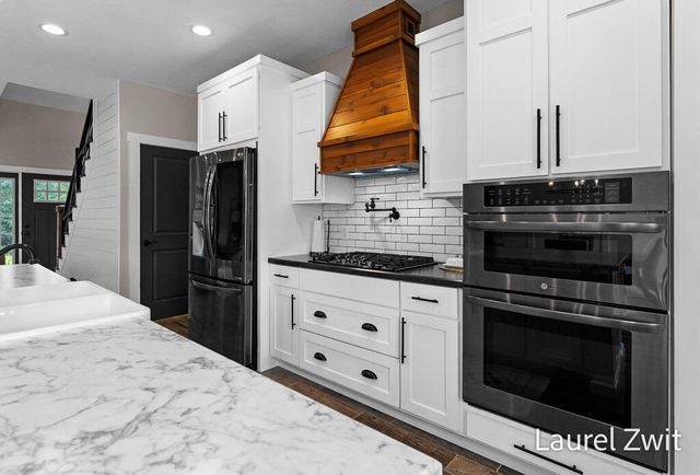 2281 N Green Creek Road, Fruitland Twp, MI 49445
