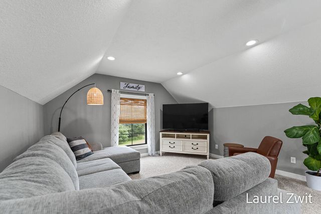 2281 N Green Creek Road, Fruitland Twp, MI 49445