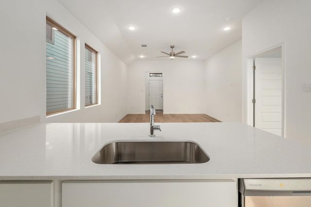 222 Hornet ST, Elgin, TX 78621