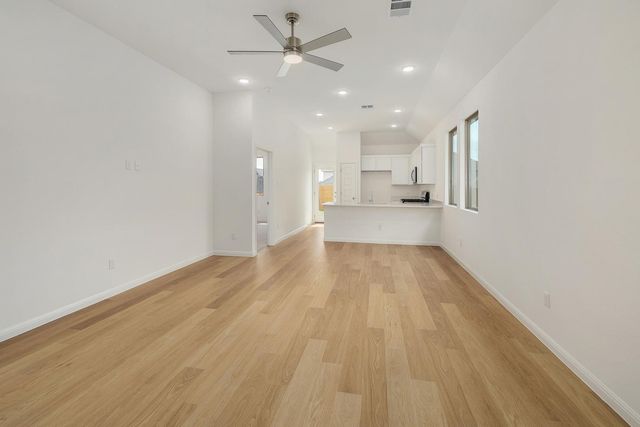 222 Hornet ST, Elgin, TX 78621