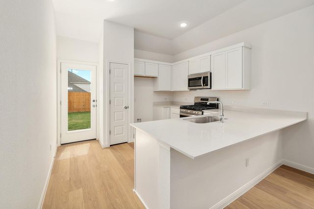 222 Hornet ST, Elgin, TX 78621