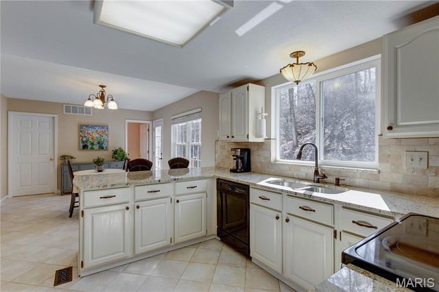 564 Woodlyn Crossing, Ballwin, MO 63021