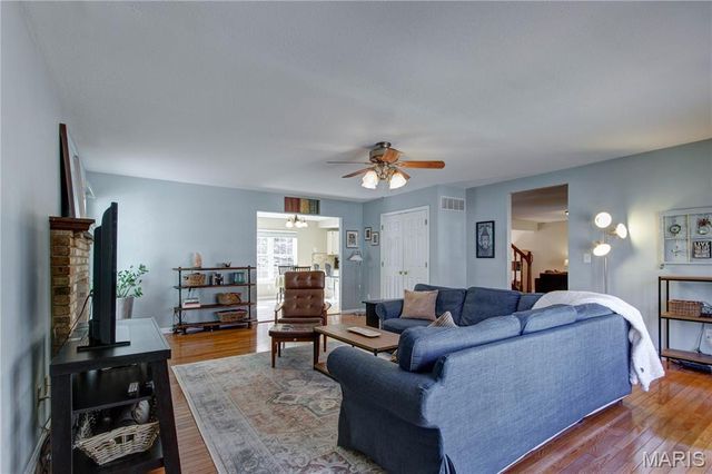 564 Woodlyn Crossing, Ballwin, MO 63021