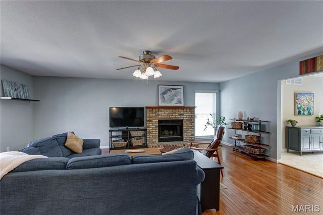 564 Woodlyn Crossing, Ballwin, MO 63021