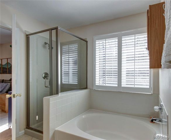 564 Woodlyn Crossing, Ballwin, MO 63021